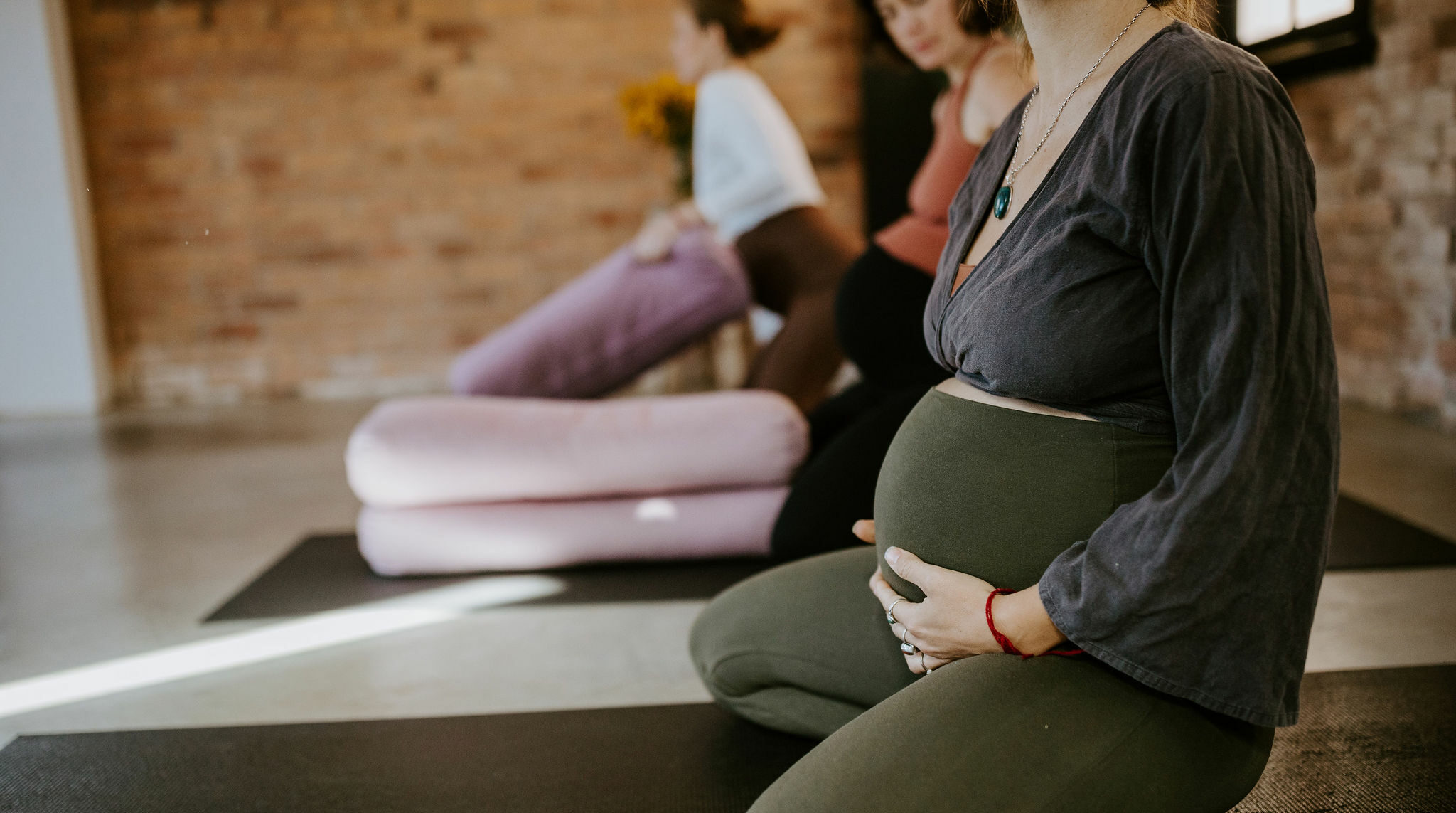 25 Min Prenatal Yoga Workout  Gentle Full Body Class For A Healthy  Pregnancy 